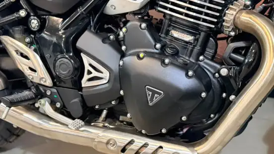 TRIUMPH-TRACKER 400-2026