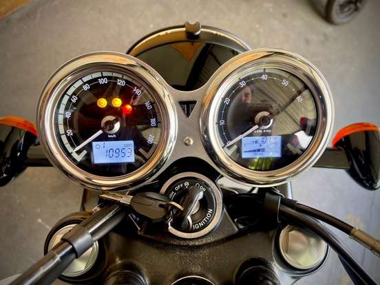 TRIUMPH-BONNEVILLE T120 BLACK 1200-2023