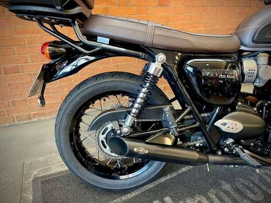 TRIUMPH-BONNEVILLE T120 BLACK 1200-2023