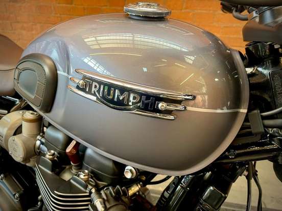 TRIUMPH-BONNEVILLE T120 BLACK 1200-2023