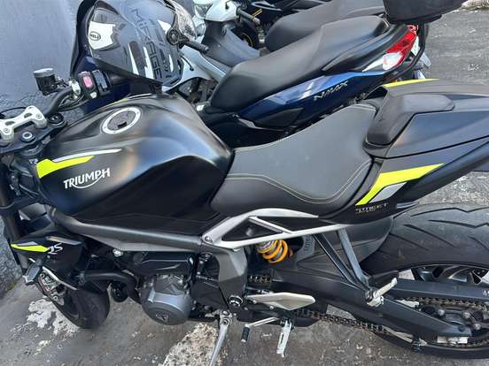TRIUMPH-STREET TRIPLE 765 RS TRIUMPH-STREET TRIPLE 765 RS-2020