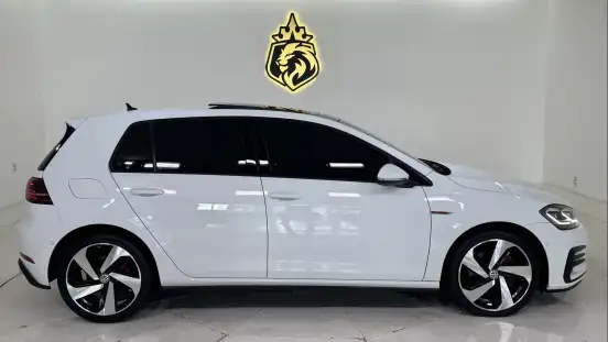 VOLKSWAGEN-GOLF-2019