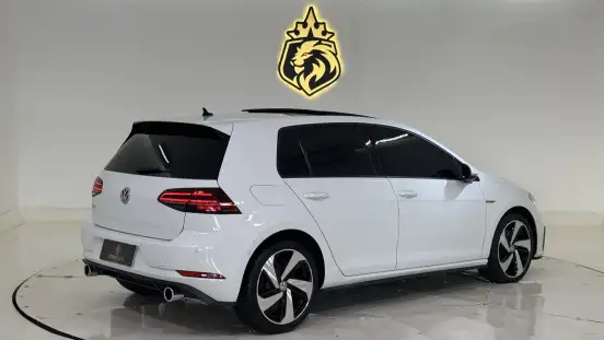 VOLKSWAGEN-GOLF-2019