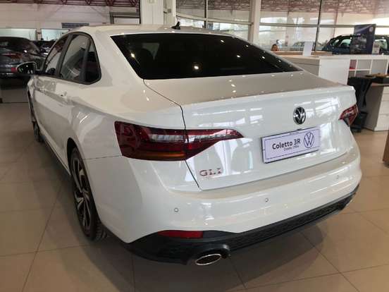 VOLKSWAGEN-JETTA-2024