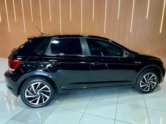 VOLKSWAGEN-POLO-2020