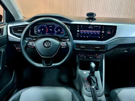 VOLKSWAGEN-POLO-1.0 200 TSI HIGHLINE AUTOMÁTICO VOLKSWAGEN-POLO-2020