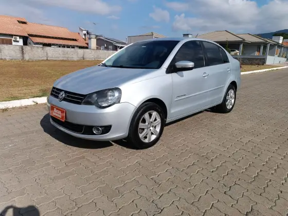 VOLKSWAGEN POLO SEDAN 1.6 MI COMFORTLINE 8V FLEX 4P MANUAL VOLKSWAGEN POLO SEDAN 1.6 MI COMFORTLINE 8V FLEX 4P MANUAL