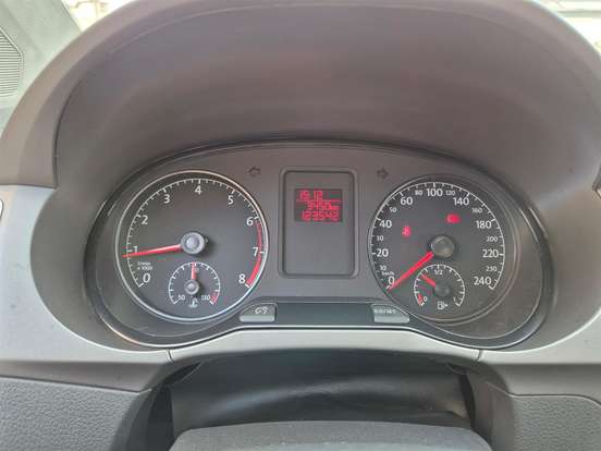 VOLKSWAGEN-FOX-2016