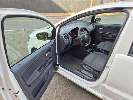 VOLKSWAGEN-FOX-2016