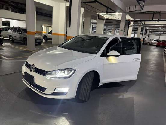 VOLKSWAGEN-GOLF-2016