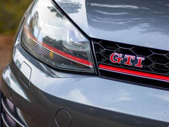 VOLKSWAGEN-GOLF-2.0 TSI GTI 16V TURBO GASOLINA 4P AUTOMÁTICO VOLKSWAGEN-GOLF-2017