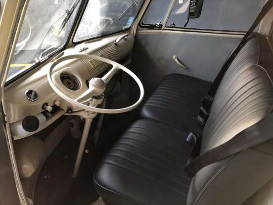 VOLKSWAGEN-KOMBI-1974