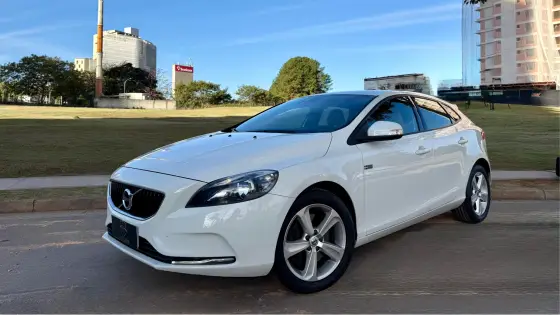 VOLVO V40 2.0 T4 KINETIC GASOLINA 4P AUTOMÁTICO VOLVO V40 2.0 T4 KINETIC GASOLINA 4P AUTOMÁTICO