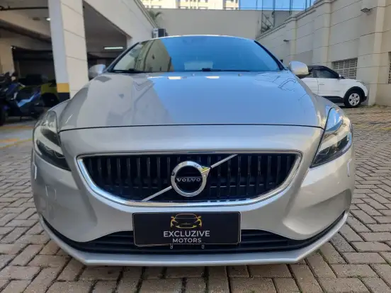 VOLVO-V40-2.0 T4 MOMENTUM GASOLINA 4P AUTOMÁTICO VOLVO-V40-2019