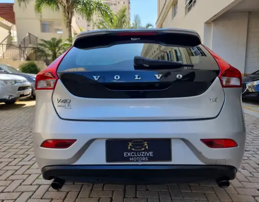 VOLVO-V40-2.0 T4 MOMENTUM GASOLINA 4P AUTOMÁTICO VOLVO-V40-2019