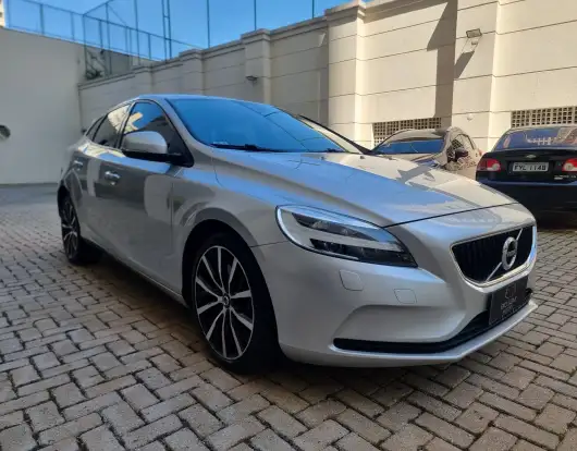 VOLVO-V40-2.0 T4 MOMENTUM GASOLINA 4P AUTOMÁTICO VOLVO-V40-2019