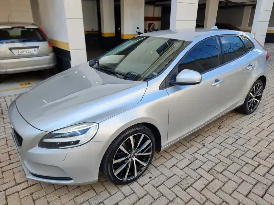 VOLVO-V40-2.0 T4 MOMENTUM GASOLINA 4P AUTOMÁTICO VOLVO-V40-2019