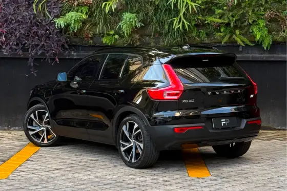 VOLVO XC40 1.5 T5 RECHARGE R-DESIGN GEARTRONIC VOLVO XC40 1.5 T5 RECHARGE R-DESIGN GEARTRONIC