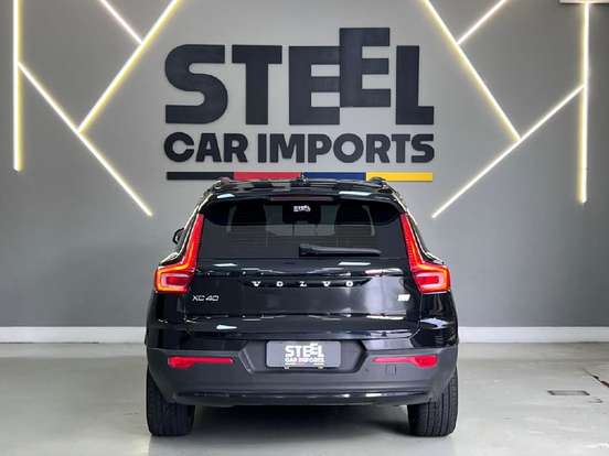 VOLVO-XC40-2021