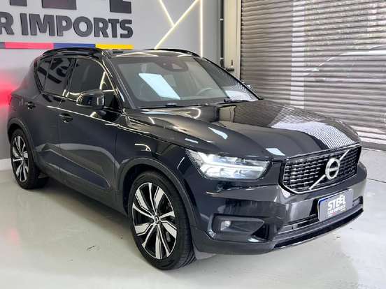 VOLVO-XC40-2021