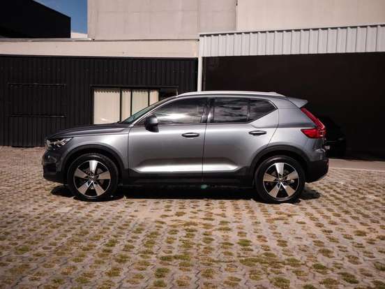 VOLVO-XC40-2.0 T5 GASOLINA MOMENTUM AWD GEARTRONIC VOLVO-XC40-2018