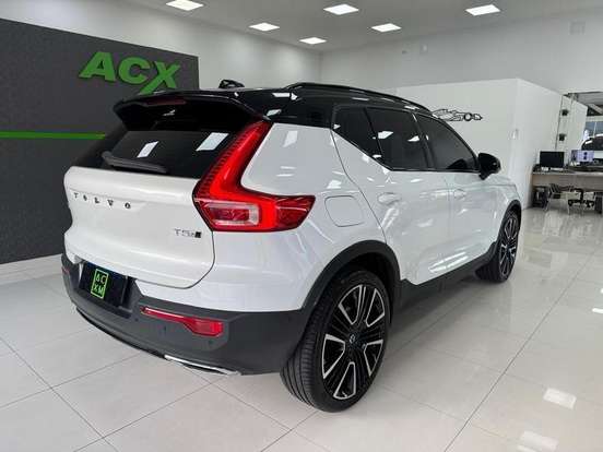 VOLVO-XC40-2020