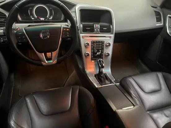 VOLVO-XC60-2016