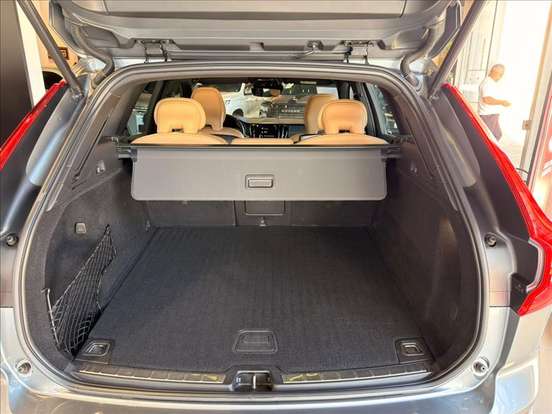 VOLVO-XC60-2019