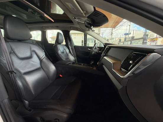 VOLVO-XC60-2.0 T5 GASOLINA MOMENTUM AWD GEARTRONIC VOLVO-XC60-2019