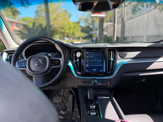 VOLVO-XC60-2020