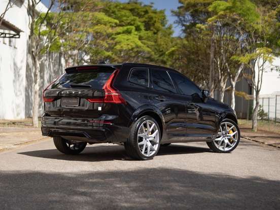 VOLVO-XC60-2023