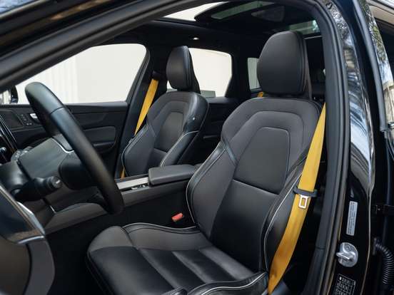 VOLVO-XC60-2023