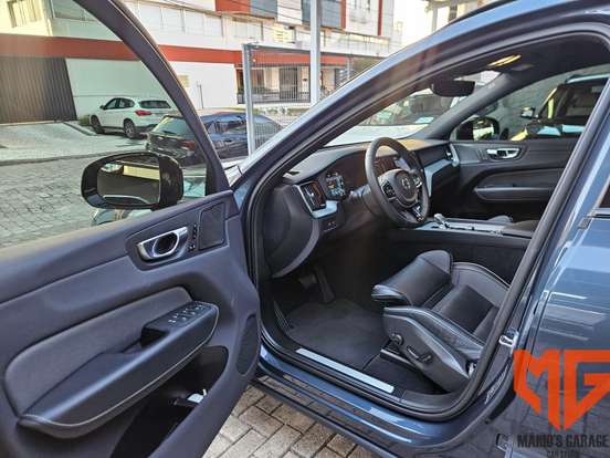 VOLVO-XC60-2022
