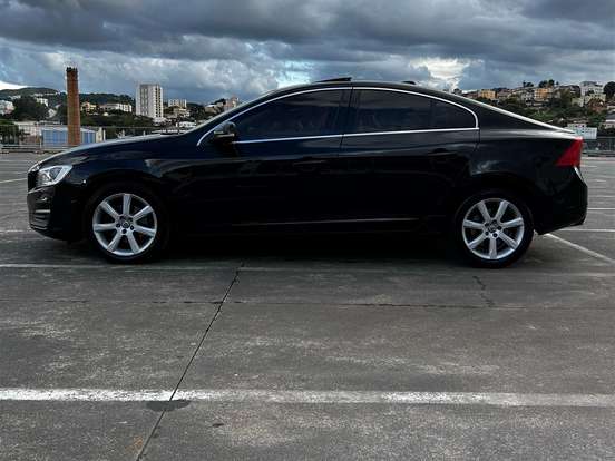VOLVO-S60-2.0 T4 MOMENTUM GASOLINA 4P AUTOMÁTICO VOLVO-S60-2016