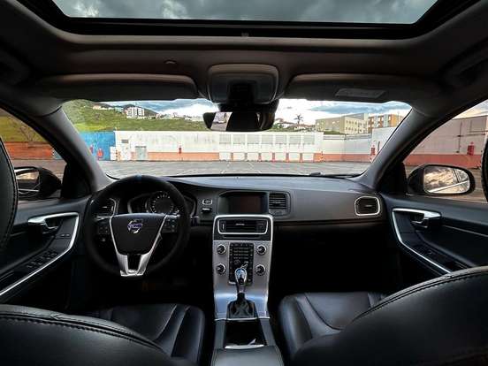 VOLVO-S60-2.0 T4 MOMENTUM GASOLINA 4P AUTOMÁTICO VOLVO-S60-2016
