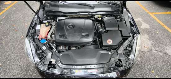VOLVO-V40-2015