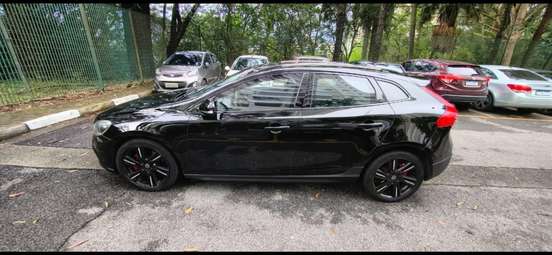 VOLVO-V40-2015