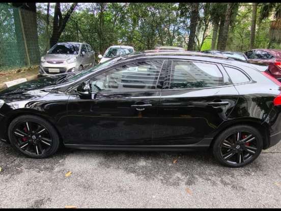 VOLVO-V40-2.0 T5 CROSS COUNTRY AWD TURBO GASOLINA 4P AUTOMÁTICO VOLVO-V40-2015