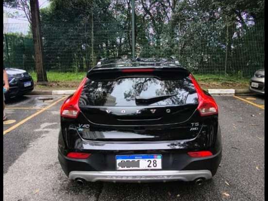 VOLVO-V40-2.0 T5 CROSS COUNTRY AWD TURBO GASOLINA 4P AUTOMÁTICO VOLVO-V40-2015