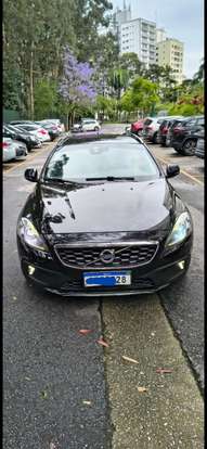 VOLVO-V40-2015