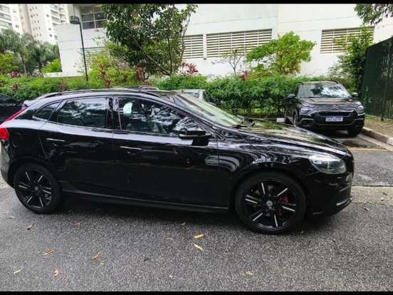 VOLVO-V40-2.0 T5 CROSS COUNTRY AWD TURBO GASOLINA 4P AUTOMÁTICO VOLVO-V40-2015