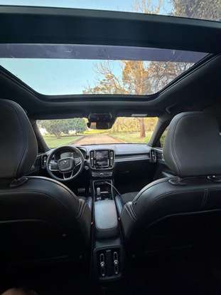 VOLVO-XC40-2022