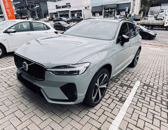 VOLVO-XC60-2023