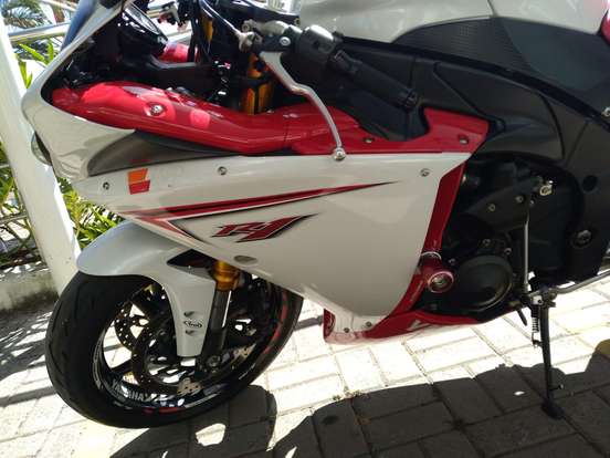YAMAHA-YZF R1-2009