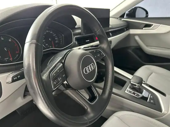 AUDI-A4-2021
