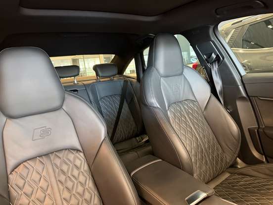 AUDI-A6-2021