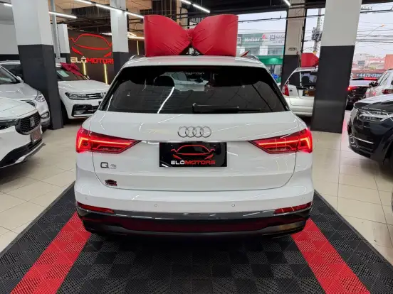 AUDI-Q3-2021