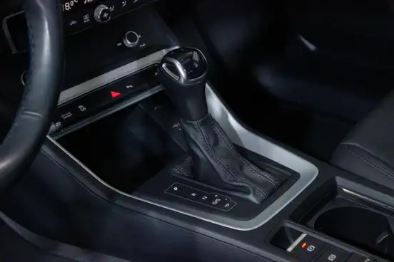 AUDI-Q3-2021