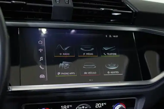 AUDI-Q3-2021