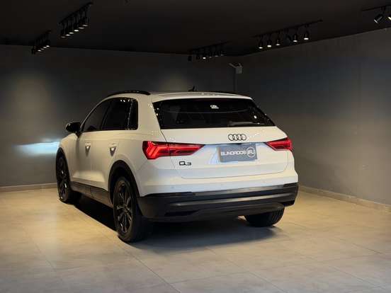 AUDI-Q3-2019